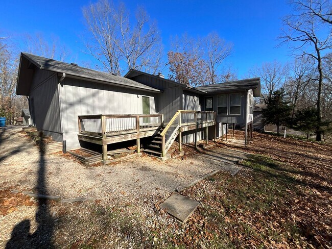 Foto del edificio - 12 Sunderland Dr