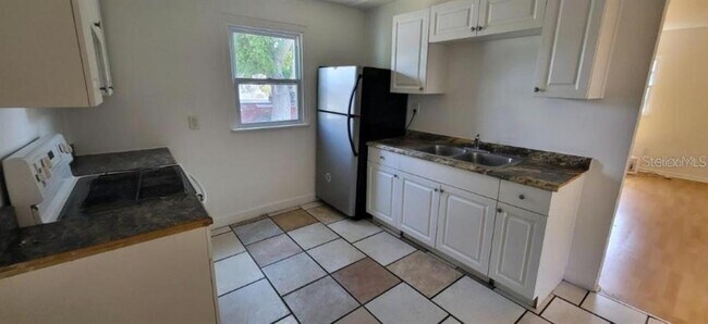 Building Photo - 912 Engman St