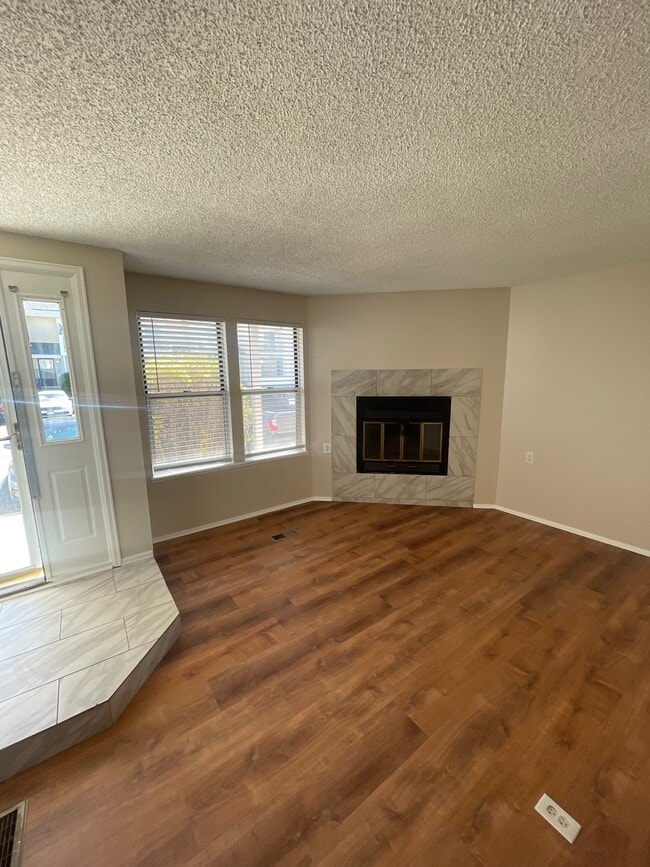 Building Photo - 953 S Pitkin Ct