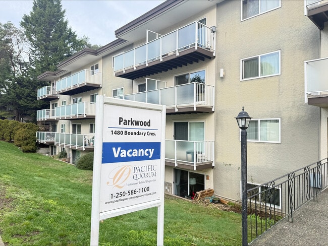 Building Photo - 1480-1480 Boundary Crescent