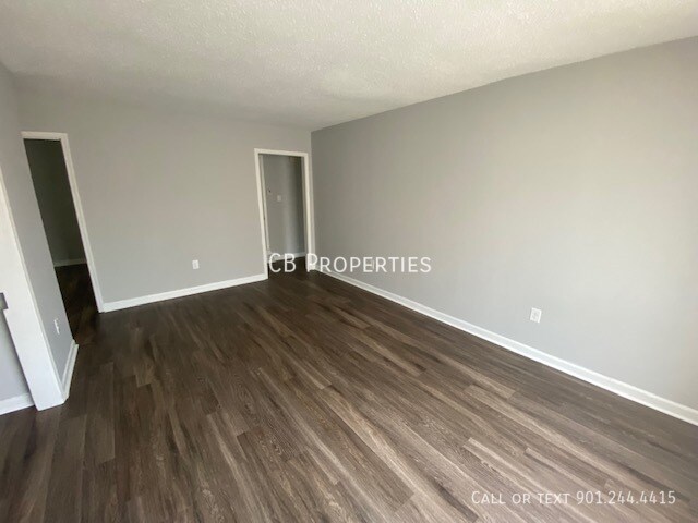 Building Photo - Newly Renovated