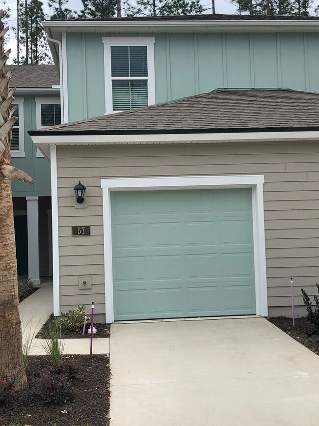 Building Photo - 3 bedroom 2.5 bath Townhome with 1 car garage