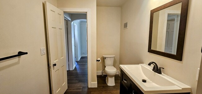 Building Photo - 1519 Baker Dr