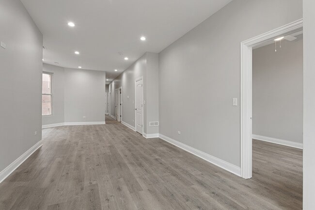 Building Photo - 2714 W Polk St