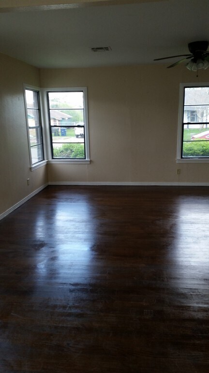 Foto del edificio - 837 Erwin Ave