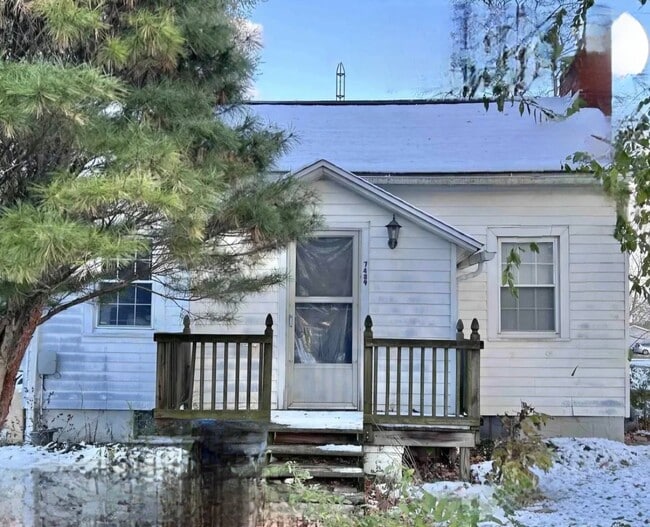 Building Photo - 7489 Jefferson St