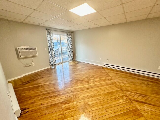 Foto del edificio - 16 Richards Ave