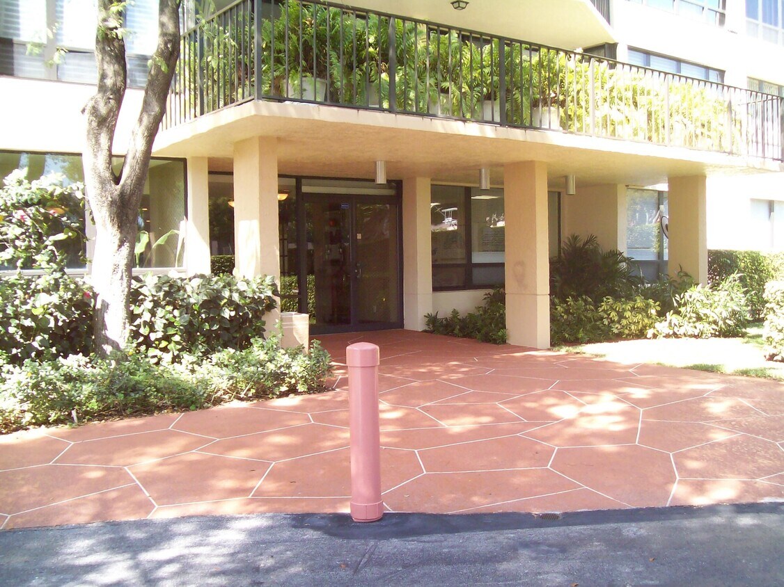 799 Jeffery St Unit 401, Boca Raton, FL 33487 Condo for Rent in Boca