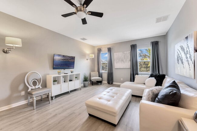 Building Photo - 4348 Acorn Ct