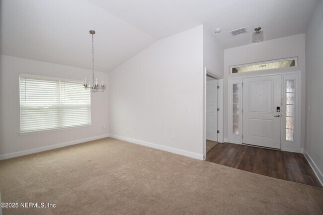 Foto del edificio - 7285 Gateway Ct