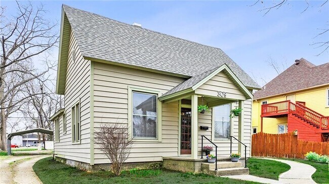 Building Photo - 309 N 3rd St