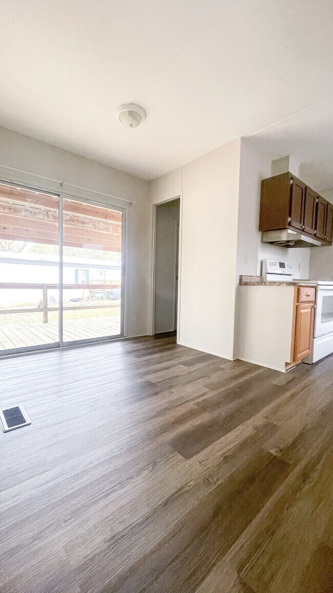 Foto del edificio - 1518 Lee County Rd 270