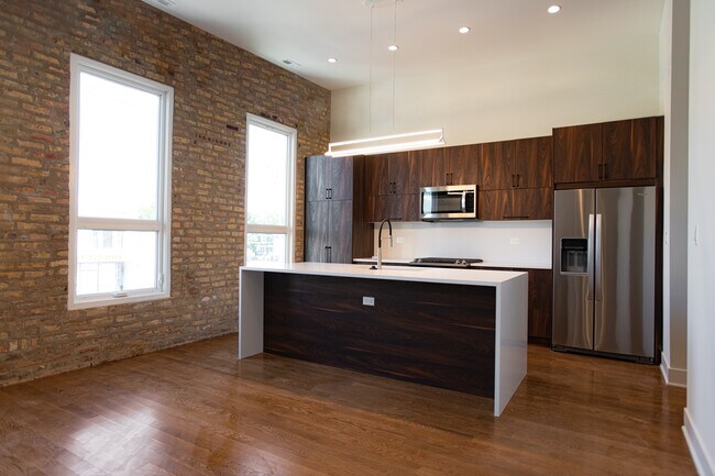 Building Photo - 2753 W Fullerton Ave