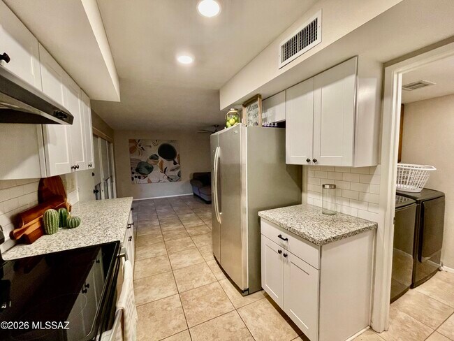 Foto del edificio - 2434 N Shade Tree Cir