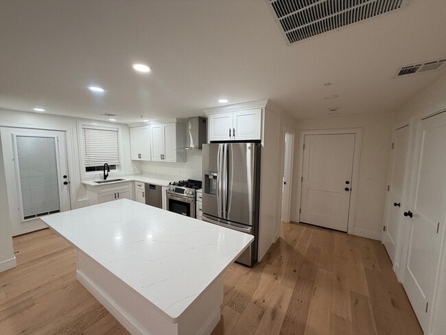 Building Photo - 17 School St