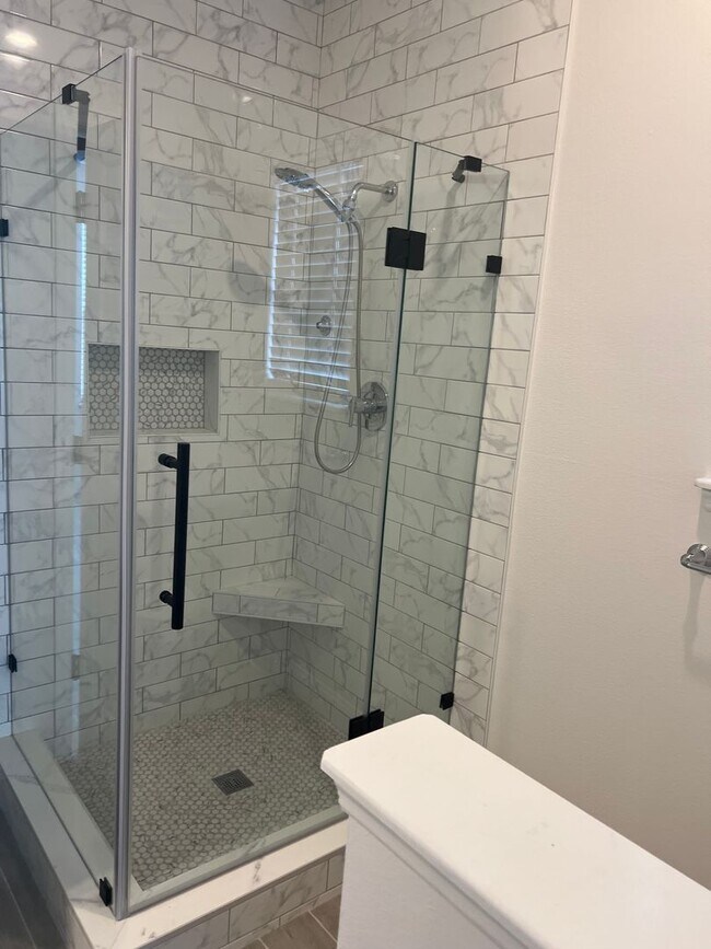 Foto del edificio - 1009 Jeater Bend Dr