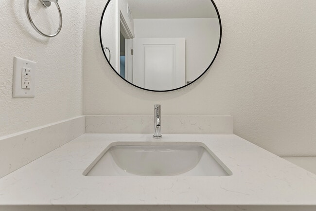 Tocador de baño renovado - Pointe at North Penn