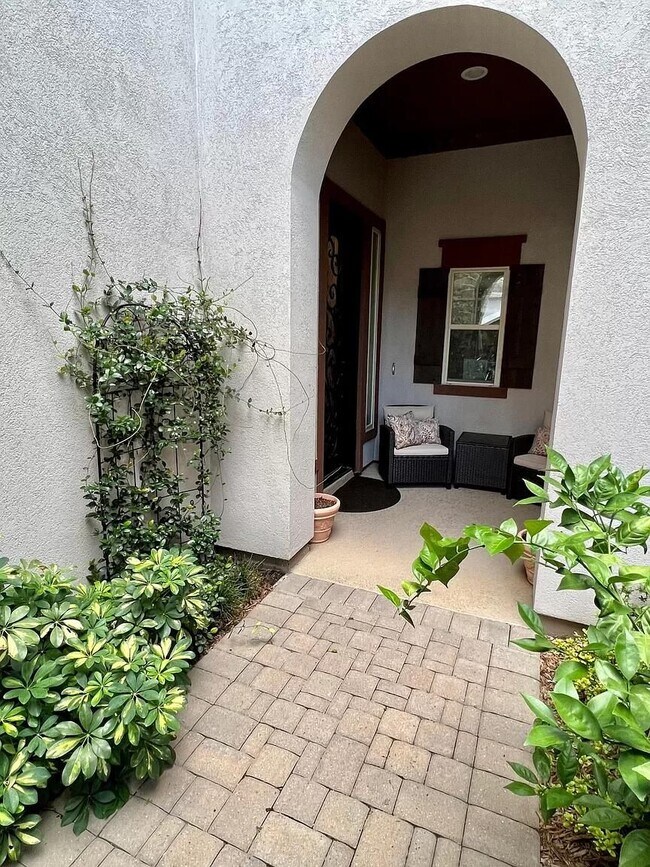 Foto del edificio - 8608 Costmary Ln