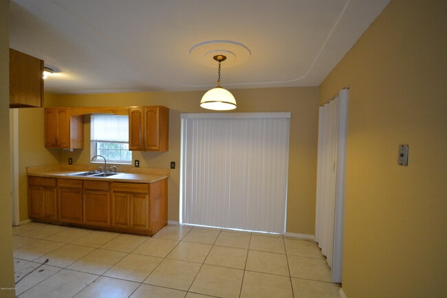 Building Photo - 1317 Baker Dr