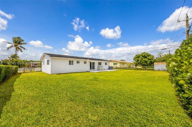 Foto del edificio - 8801 SW 17th St