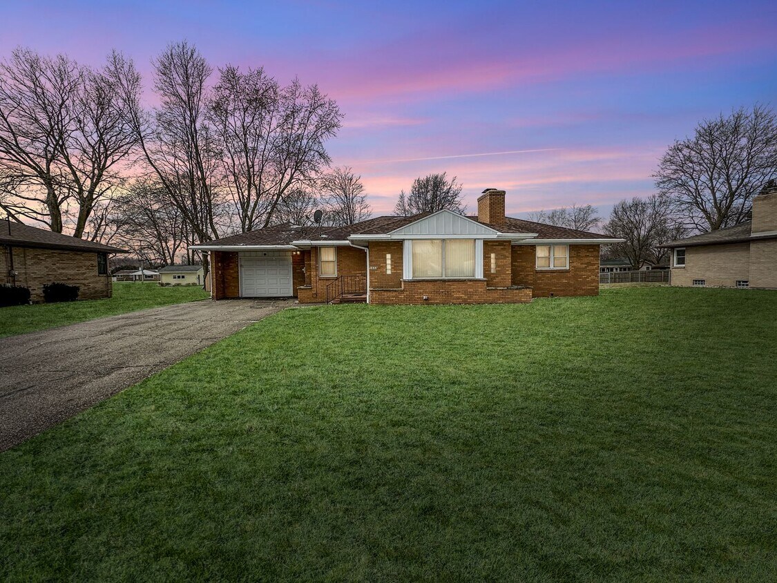 Primary Photo - Newly Remodeled 3 bed/1.5 bath in Walker- ...