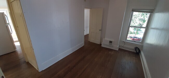 Building Photo - 121 Columbia St