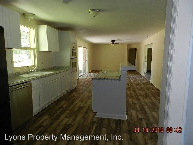 Building Photo - 3 br, 2 bath House - 110 FAIRWAY DR