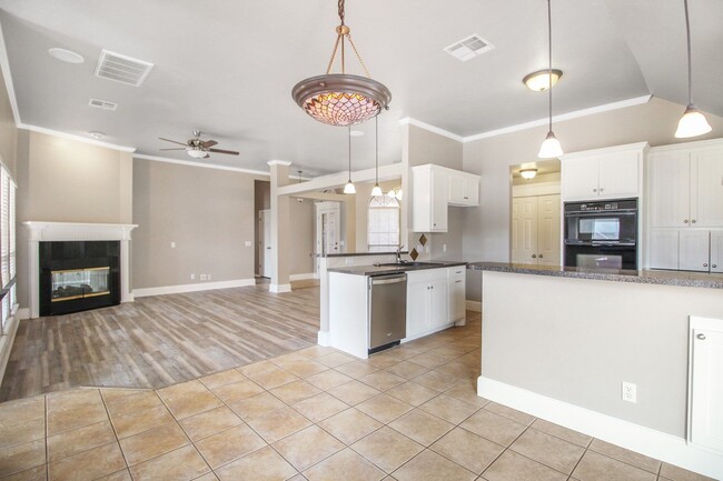 Foto del edificio - Great 4 Bed, 2 Bath, in Gated Community / ...