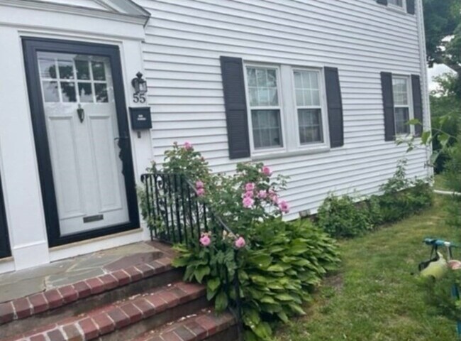 Building Photo - 55 Pond St