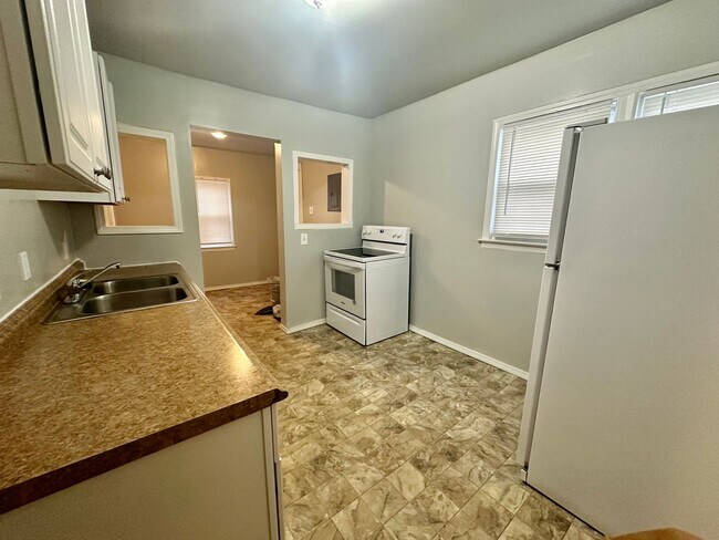 Foto del edificio - Charming 3-Bedroom Bungalow in Warren $1200 a month