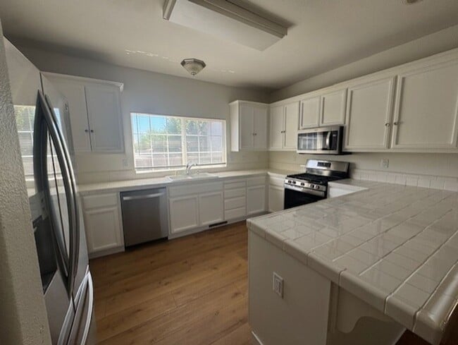 Foto del edificio - Newly Remodeled and Spacious 4 Bedroom Tow...