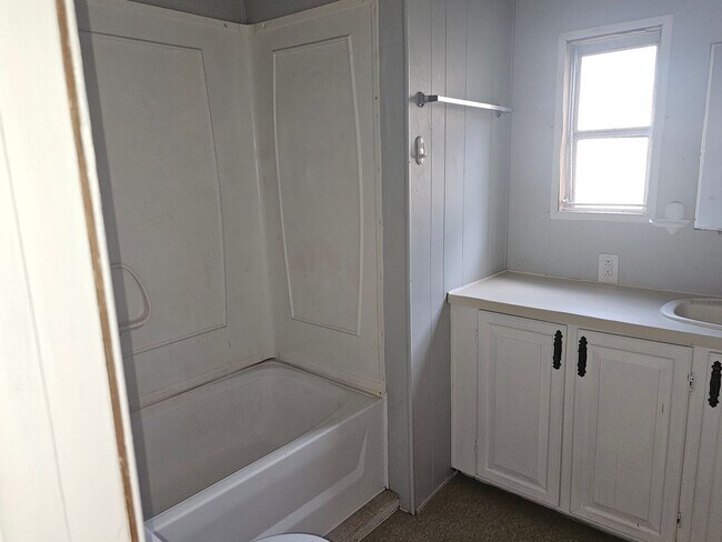 Building Photo - 2 Bed 1 Bath Mobile Home For Rent   50% of...