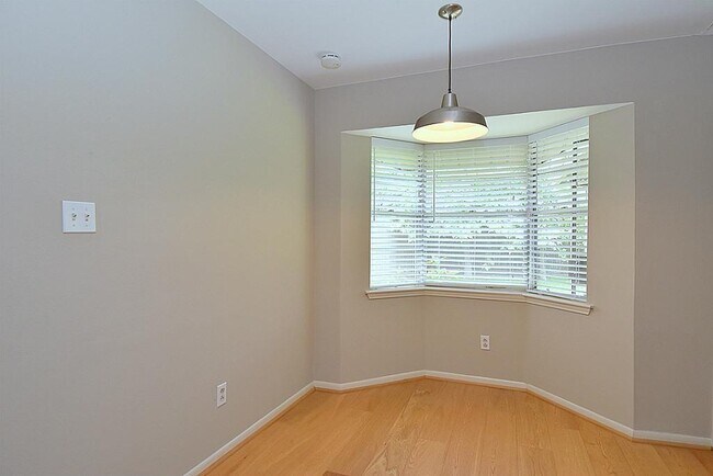 Foto del edificio - 5902 De Lange Ln