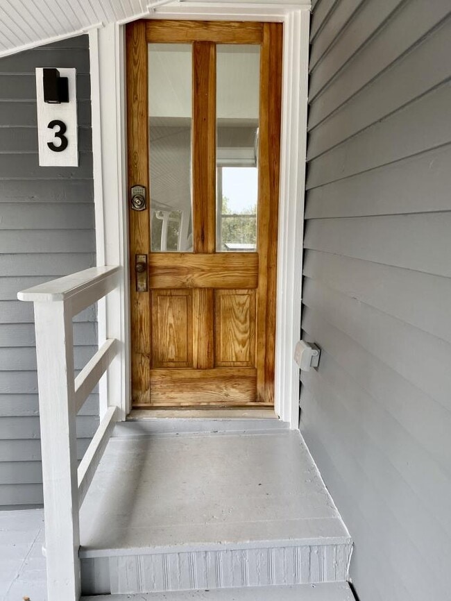 Building Photo - 2 bedroom in Charlottesville VA 22902