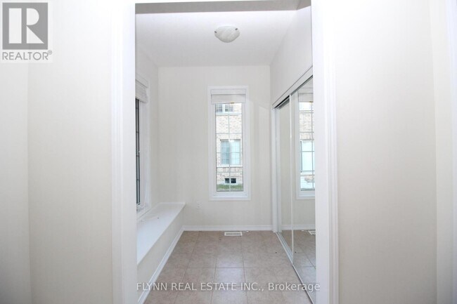 Photo du bâtiment - 7804 Juneberry Dr