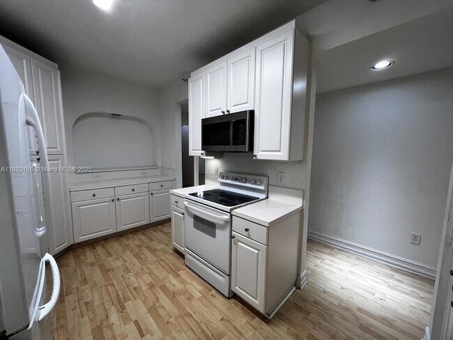 Photo - 10700 NW 66th St Apartment