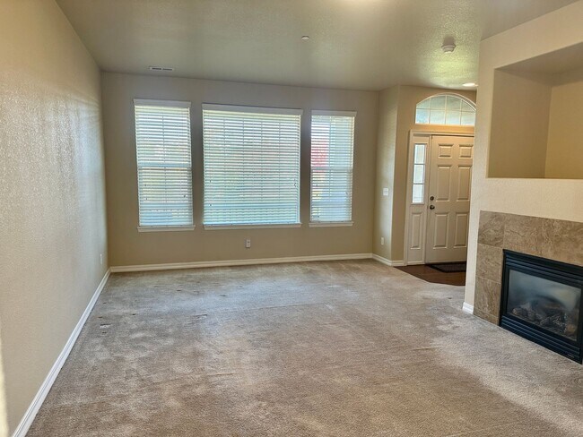 Foto del edificio - 2 Bedroom townhome in School District 20 w...