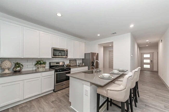 Foto del edificio - 1210 Kingbird Ct