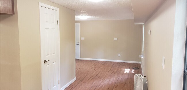 Building Photo - 15906 Longneck Dr