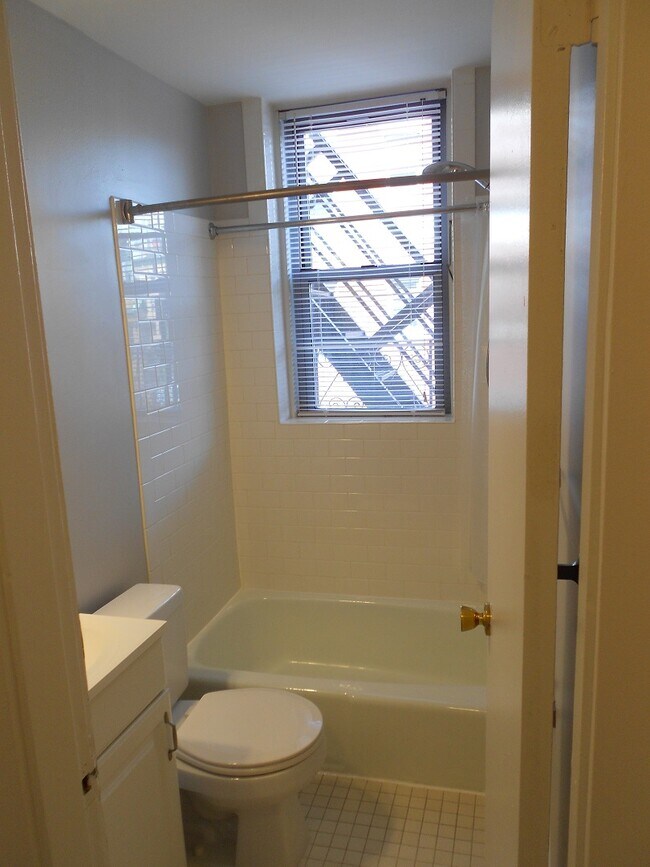 Foto del edificio - 33 Edgerly Rd