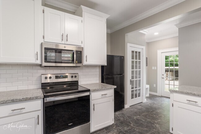Building Photo - 3456 Broadmoor Blvd