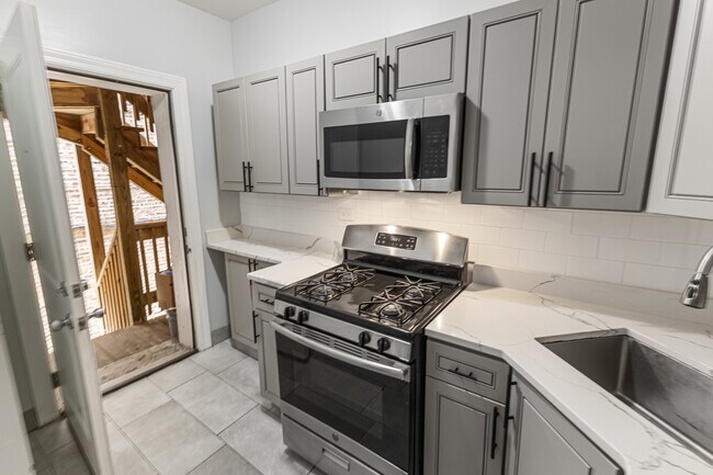 Foto del edificio - 6112 N Winthrop Ave