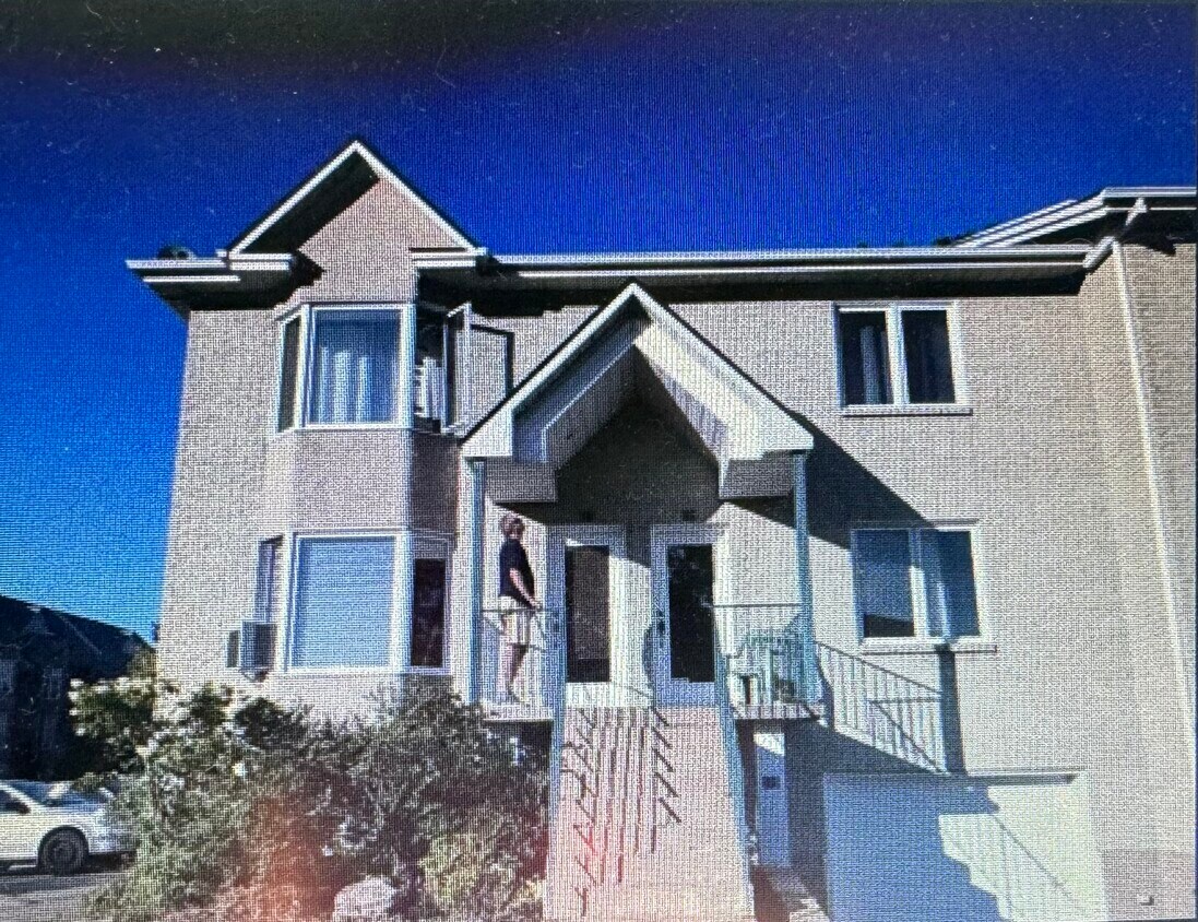 Building Photo - 113 Pl Des Outaouais