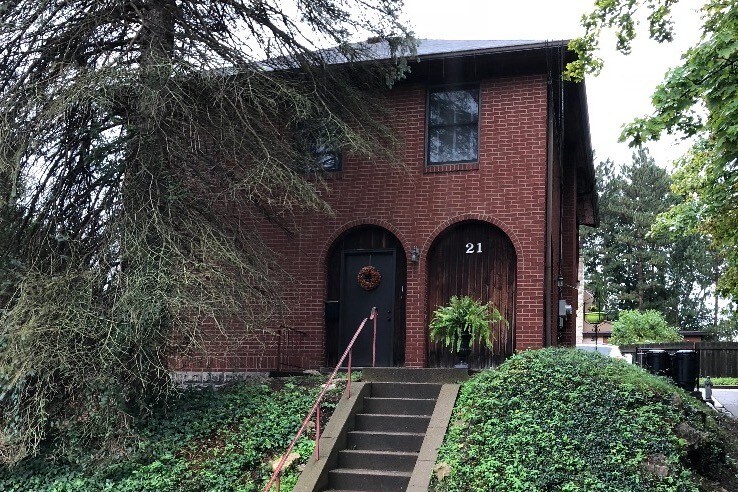Primary Photo - 21 Marion St