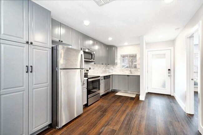 Foto del edificio - Spacious 2-Bed, 2-Bath First Floor Apartme...