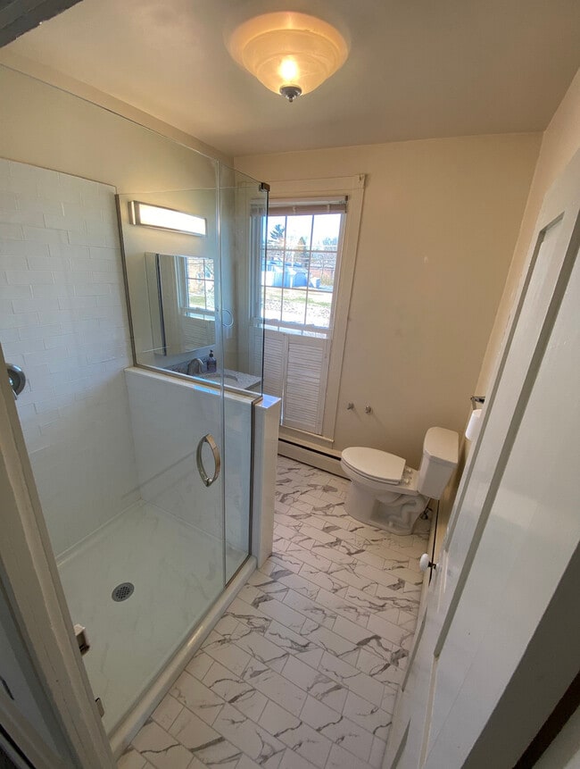 Full bath - 1009 Frederick Rd