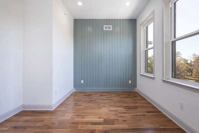 Building Photo - 2227 N 33rd St