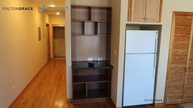 Building Photo - 1 bedroom in CHICAGO IL 60622
