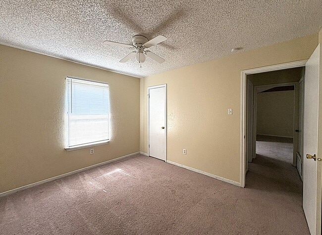 Building Photo - 2309 Whitney Dr