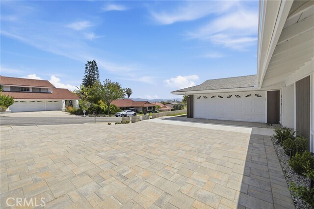 Building Photo - 520 W Country Hills Dr